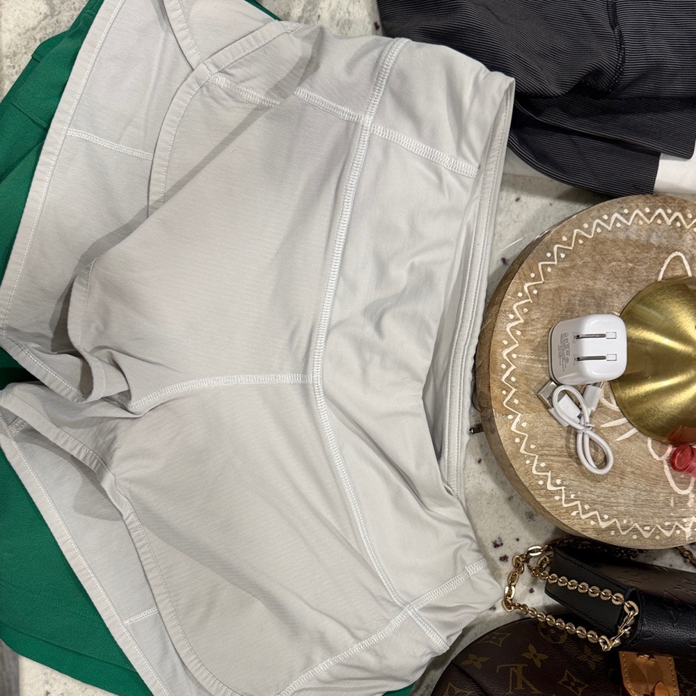 Lululemon speed up 2.5” 
White Athletic Shorts